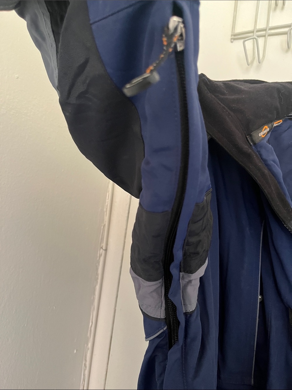 Obermeyer Navy and Black Ski Jacket with Gray Accents - Picture 6 of 12